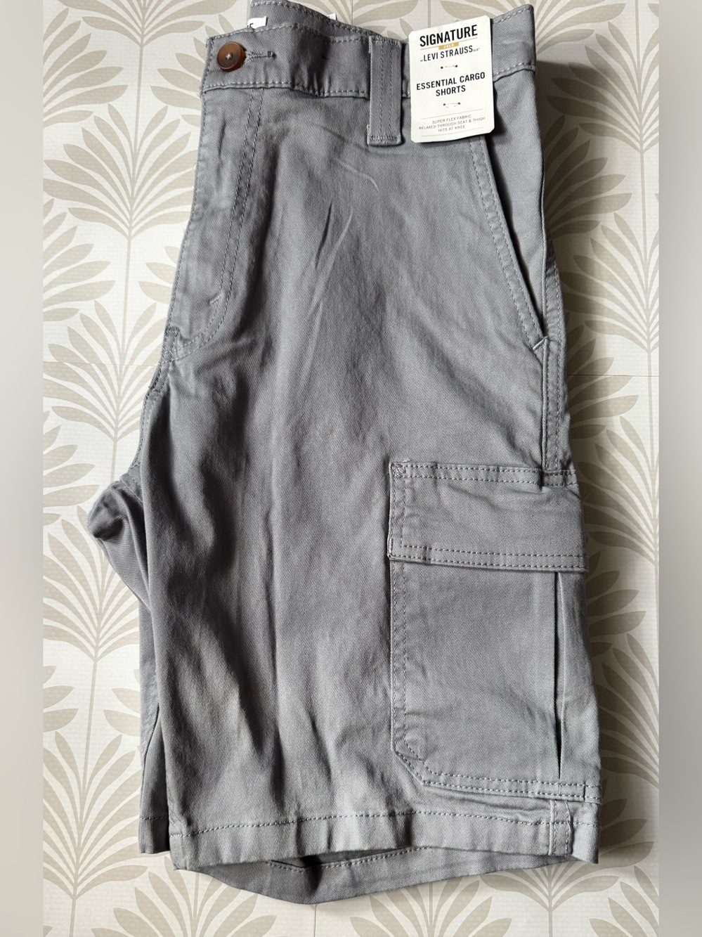 Men’s Signature by Levi Strauss Gray Cargo Shorts Size: 30